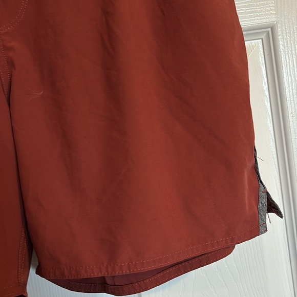 Vuori Trail men’s red lined 5” inseam athletic shorts size XL - Picture 4 of 11